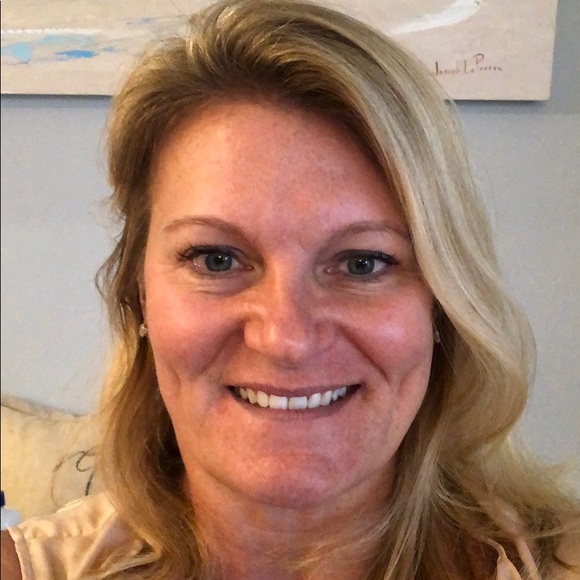 Meet your Posher, Jennifer - Picture 1 of 1